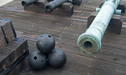 Взривиха снаряд от 19-ти век, скрит сред антики - 1