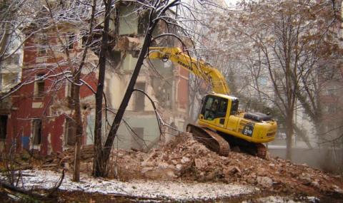 В Пловдив бутат опасни сгради - 1