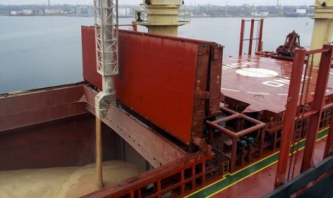 Два кораба с 95 000 тона царевица потеглиха от Украйна  - 1