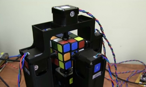 Робот нареди кубчето на Рубик за 1 секунда (ВИДЕО) - 1