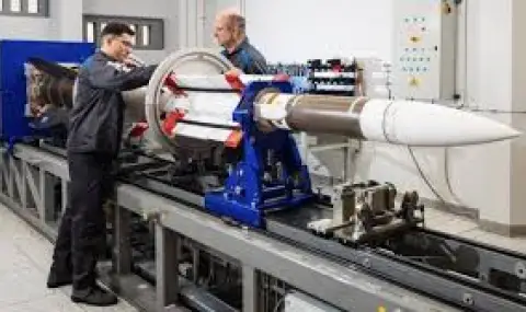 Заради руската заплаха и хаоса при Тръмп: Франция обяви "военен режим", увеличава запасите от дронове, бомби и ракети 