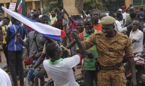 Бившият лидер на Буркина Фасо бяга в чужбина - 1