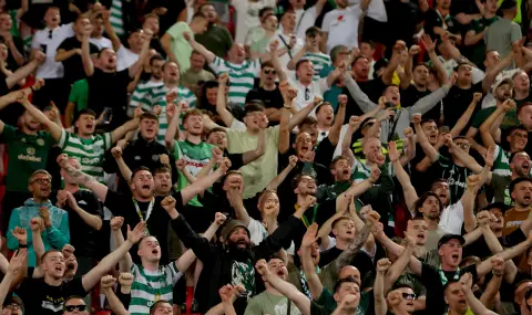 Celtic fans interrupt match against Dundee  - 1