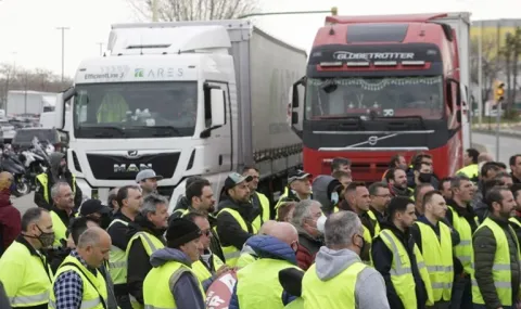 Water cannons and tear gas! Clashes and arson during protest in Brussels - 1