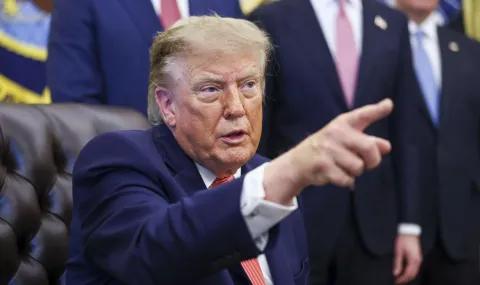 Trump sharply attacked LeBron James for his behavior during the anthem - 1
