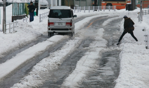 Трима загинаха заради тежките снеговалежи в Япония - 1