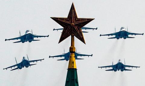 Само въздушната част на военните паради в Москва - 1