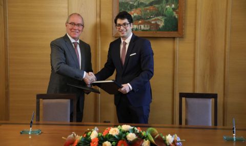 Посланикът на Швейцария и Атанас Пеканов подписаха споразумение  - 1