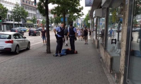 Мъж с мачете уби жена в Германия (Видео) - 1