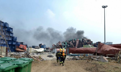 Все още горят пожари на мястото на експлозията в Тянцзин - 1