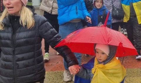 Църквите по морето не успяват да поберат всички украински бежанци, празнуващи Великден - 1