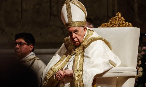 Папа Франциск оглави литургията за католическия Великден пред десетки хиляди поклонници и туристи - 1