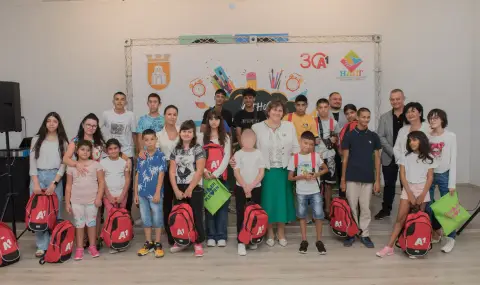 А1 и НАПГ зарадваха близо 300 деца от приемни семейства с нови раници и учебни помагала за старта на учебната година - 1