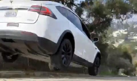 Tesla демонстрира скок през &quot;легнал полицай&quot; (ВИДЕО) - 1