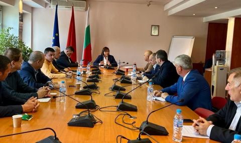 БСП решиха да не пращат представител в делегацията на Петков в Киев  - 1