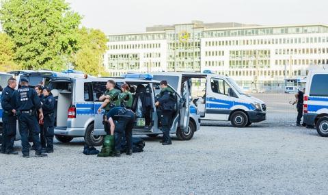 Флашмоб доведе до сблъсъци с полицията във Франкфурт - 1