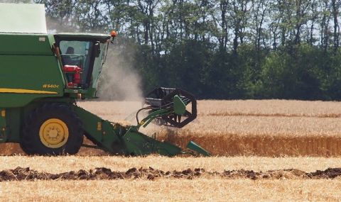 Пет страни, сред които България, искат от ЕС удължаване на забраната за внос на зърнени култури от Украйна  - 1