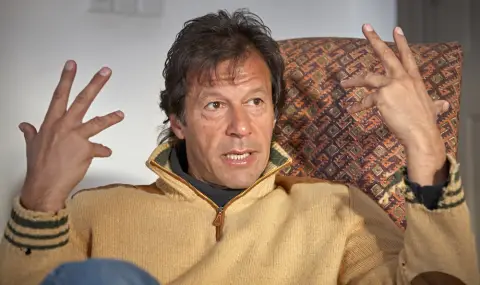 Драмата на бившия премиер на Пакистан: Имран Хан почти ослепява зад решетките - 1