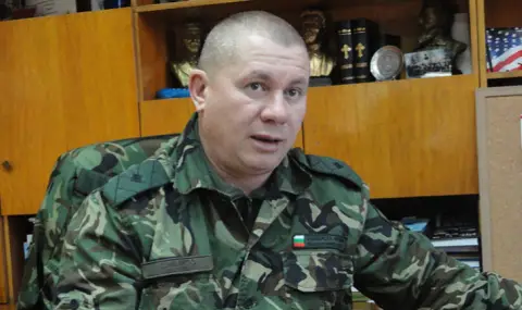 Ген. Димитър Шивиков: Тагарев наистина се отличава - на профилната си снимка е със знамето на Украйна - 1