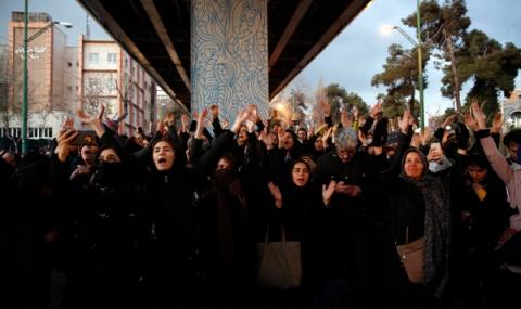 Британският посланик в Иран: Не съм участвал в протести - 1