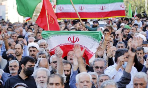 Иран засилва обвиненията си срещу Запада за намеса в размириците заради смъртта на млада иранка  - 1