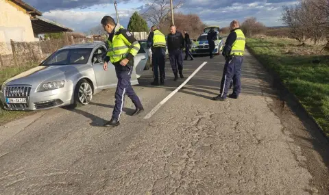 Полицията използва лента с шипове, за да спре отказал проверка шофьор в Новозагорско - 1