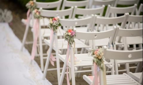 Арестуваха мъж, платил на 200 фалшиви гости да дойдат на сватбата му - 1