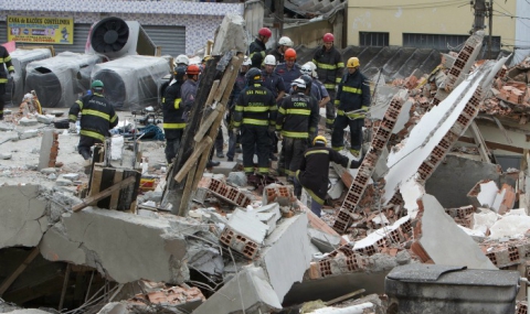 Фабрика в Бразилия се срути, уби 8 души - 1