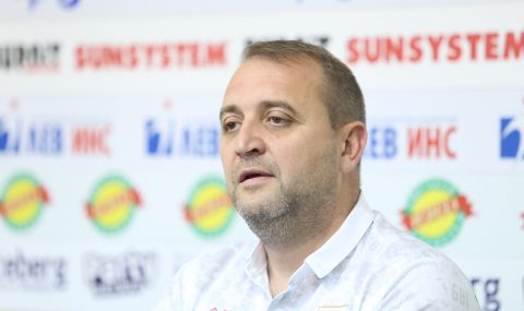 Националният волейболен селекционер на България подаде оставка - 1