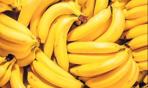 Слагайте обелките на банана в смутито - 1