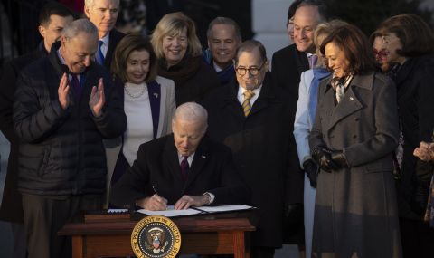 Байдън подписа закон за признаване на еднополовите бракове на цялата територия на САЩ - 1