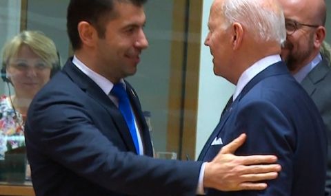 Кирил Петков се срещна с Джо Байдън - 1