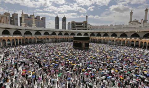 Хиляди мюсюлмани се събраха в Мека за първия хадж, след пандемията от COVID-19 - 1