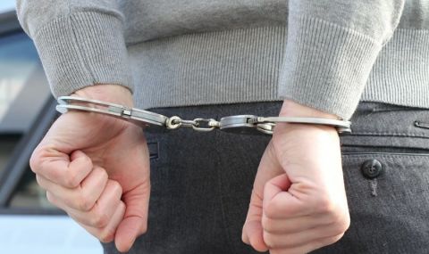 Още един задържан за бомбените заплахи срещу училищата - 1