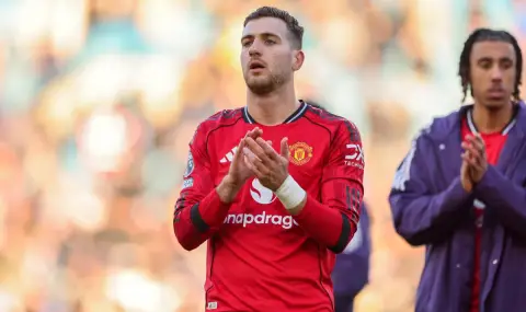 Гари Невил за бранител на Ман Юнайтед: Той е добър защитник! Не е от световна класа, но и аз не бях - 1