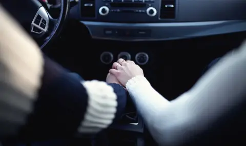 Двойка загина, докато прави секс в колата си - 1