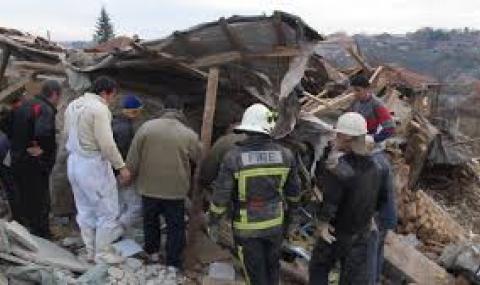 Взрив на газ събори триетажна къща край Русе - 1