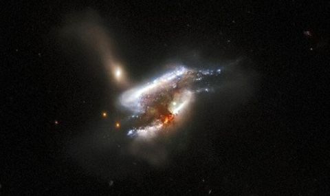 "Хъбъл" засне сблъсъка на три галактики - 1
