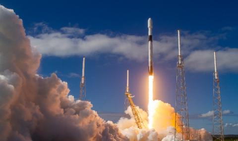 SpaceX изведе 60 спътника в Космоса - 1
