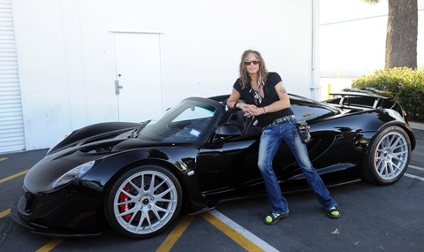 Певецът на Aerosmith продава своя Venom GT - 1