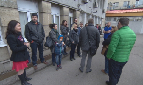 Родители и лекари на протест пред „Пирогов“ - 1