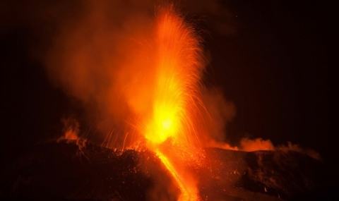 Вулканът Етна се активизира (СНИМКИ) - 1