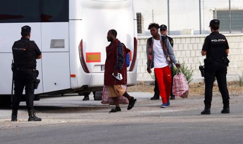 Твърдост спрямо бежанците: Дания стана пример за подражание - 1