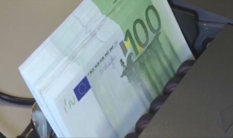 Хванаха 19-годишен с 398 фалшиви банкноти от по 100 евро - 1