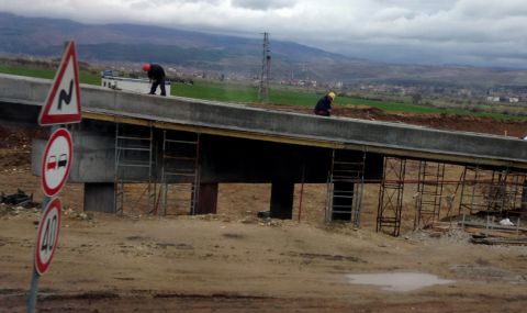 Разрушават мост в Пазарджишко, за да построят нов - 1