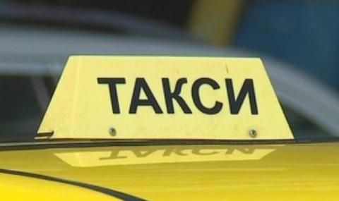 Таксиджийка на два вида дрога вози клиенти в Кюстендил - 1