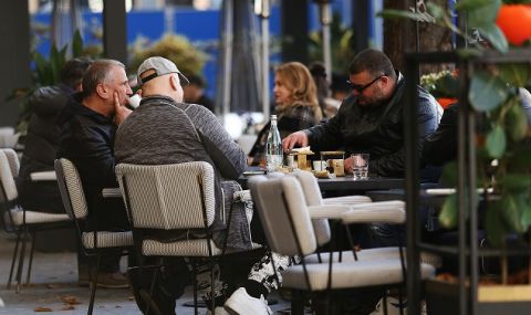 Заведенията гневни на депутатите заради двойния стандарт при зелените сертификати - 1