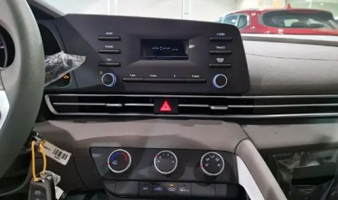 Хубаво или лошо: Hyundai Elantra има модификация без сензорен екран - 1