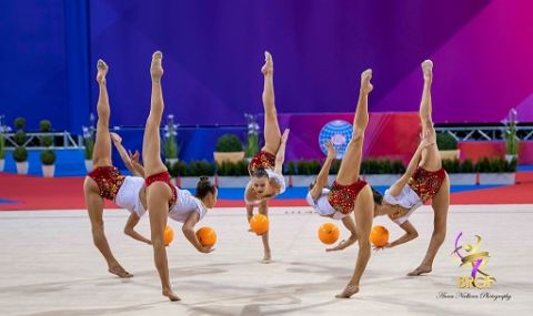 Браво, момичета! Ансамбълът по художествена гимнаситка триумфира на СК в София - 1