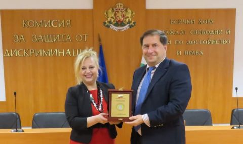 КЗД връчи плакет по повод 20 години от приемането на Закона за вероизповеданията - 1